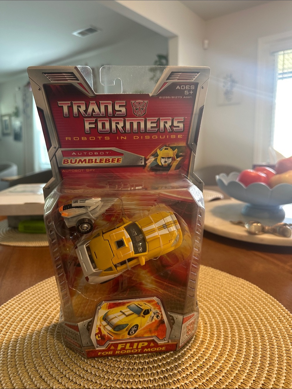 Transformers Bumblebee Autobot Spy Figure Classic Deluxe 2006 Hasbro #81296